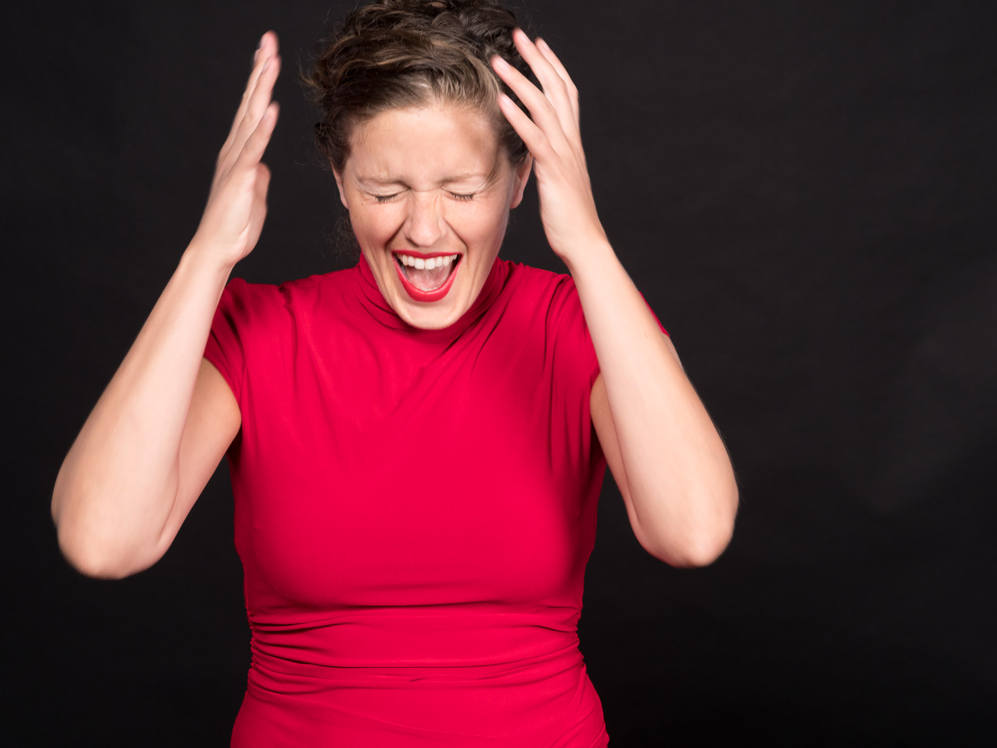 Bonnie Lander singing