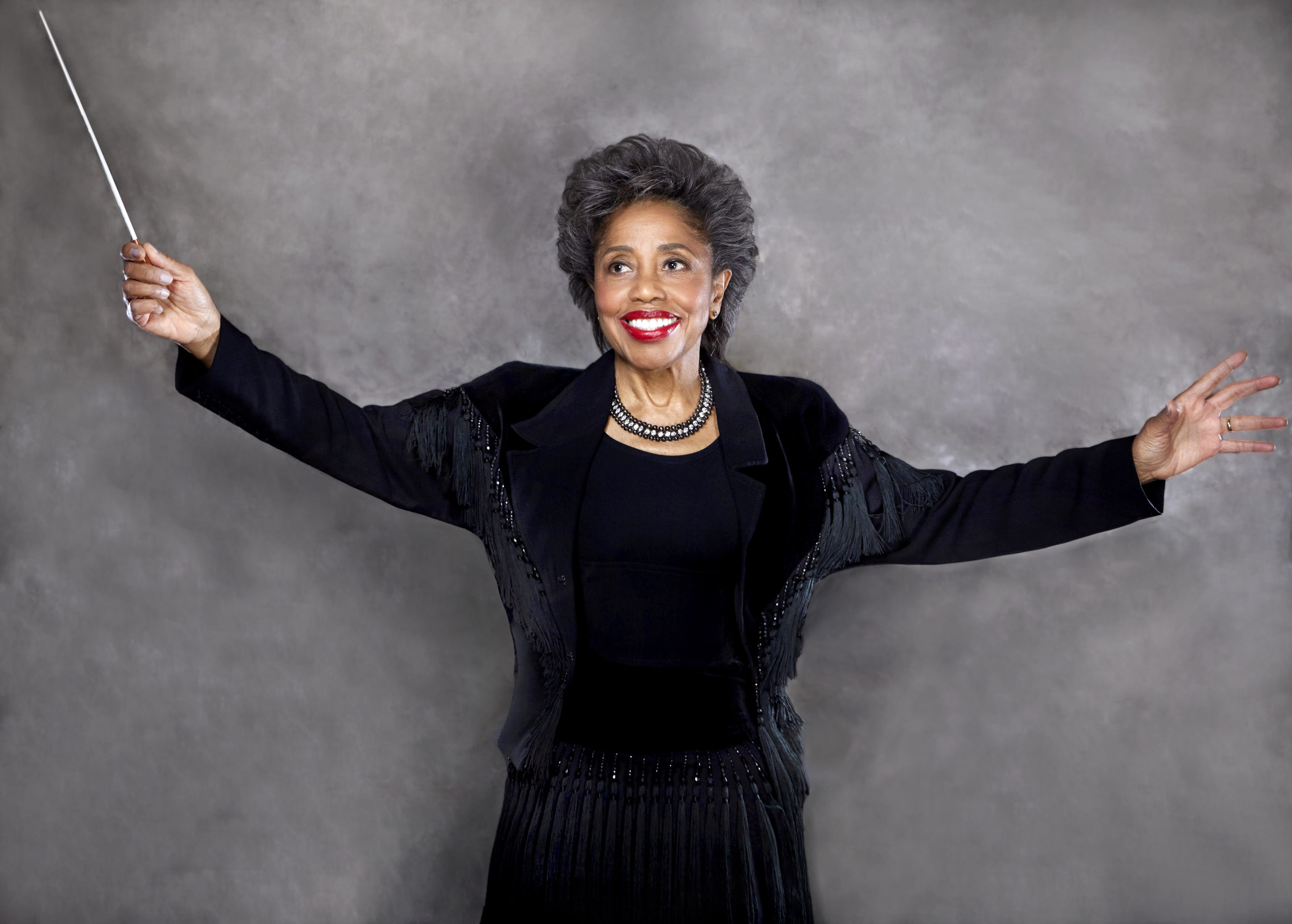 Tania León conducting (photo by Gail Hadani)